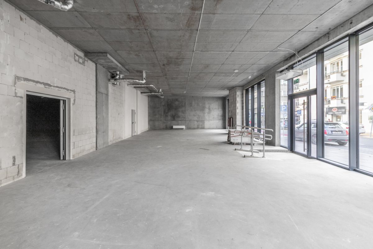 Lokal o pow. 490,56 m2 z witrynami ul. Jasna