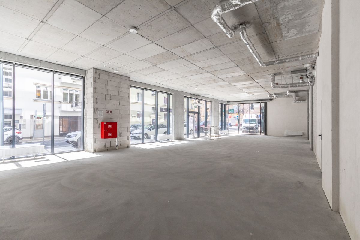 Lokal o pow. 490,56 m2 z witrynami ul. Jasna