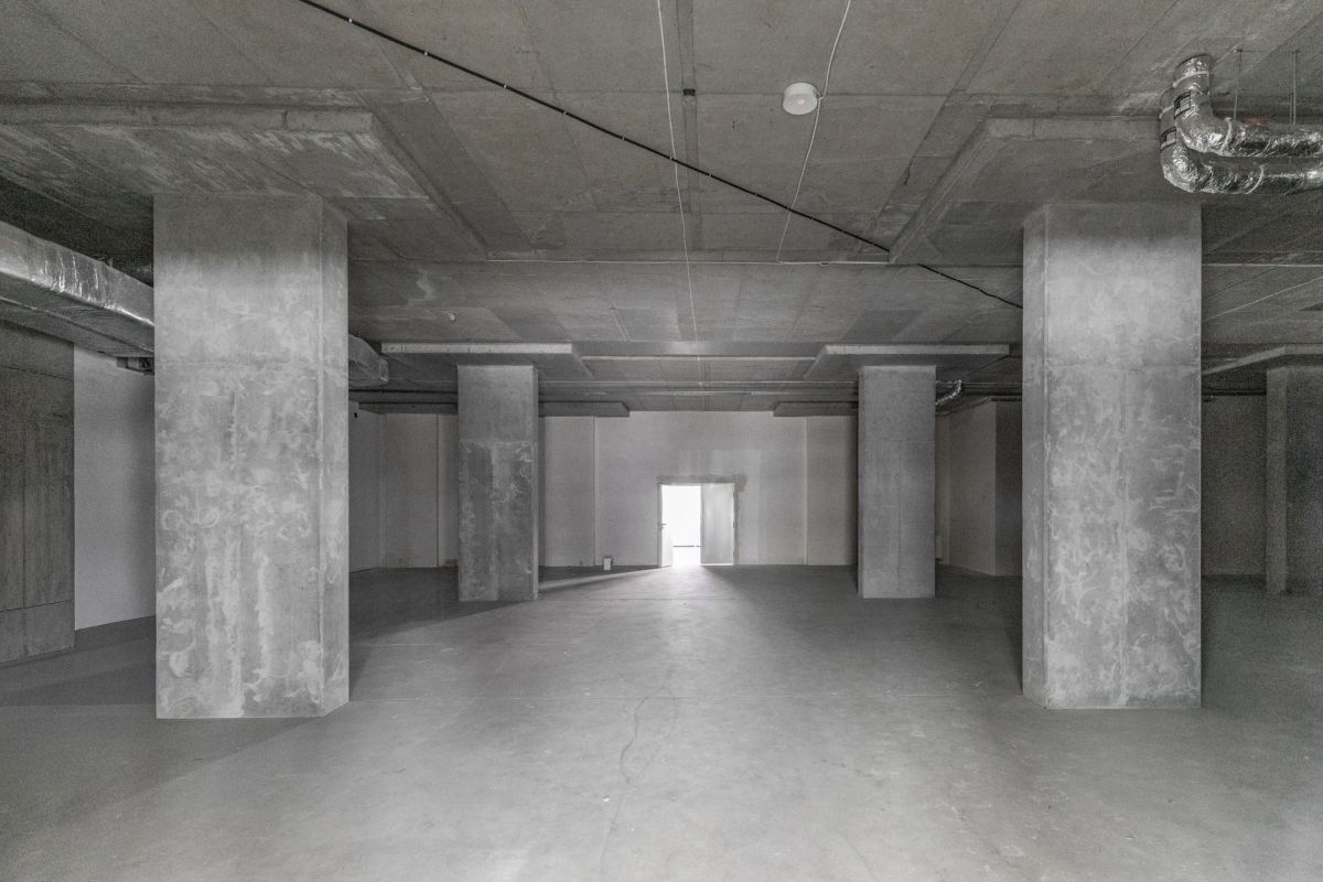 Lokal o pow. 490,56 m2 z witrynami ul. Jasna