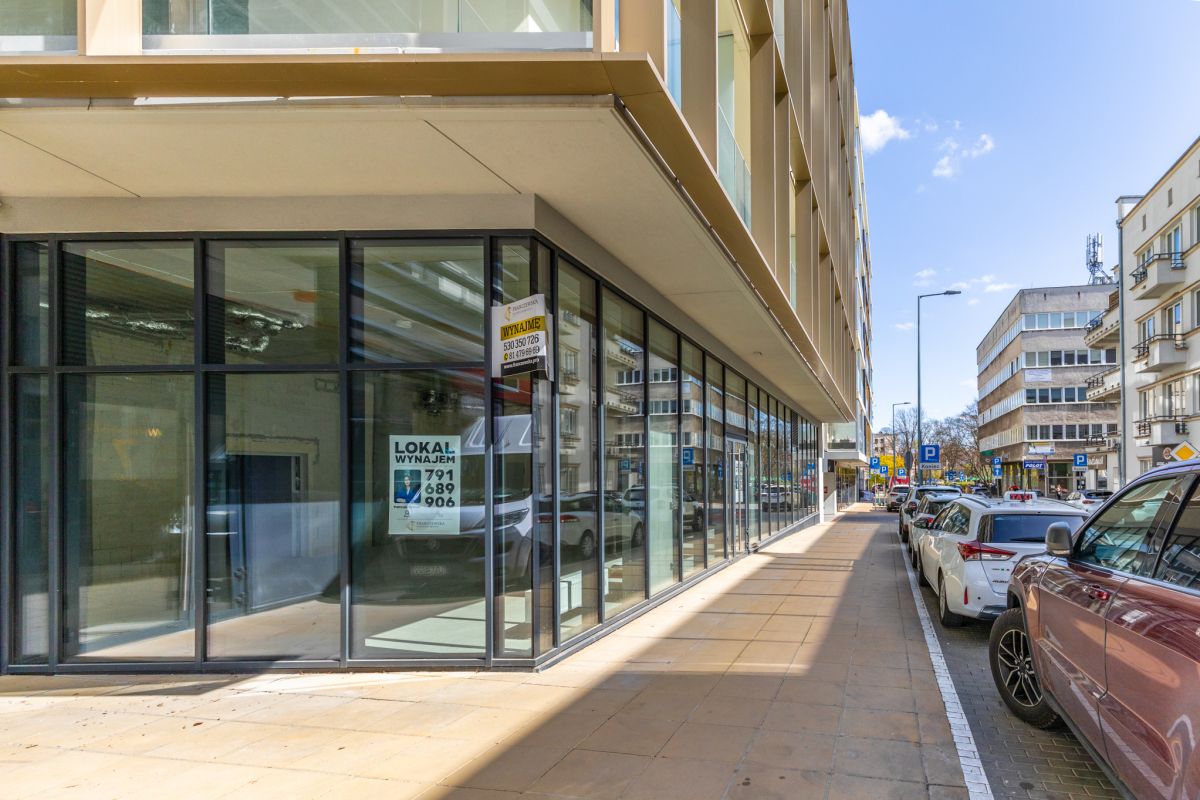 Lokal o pow. 490,56 m2 z witrynami ul. Jasna