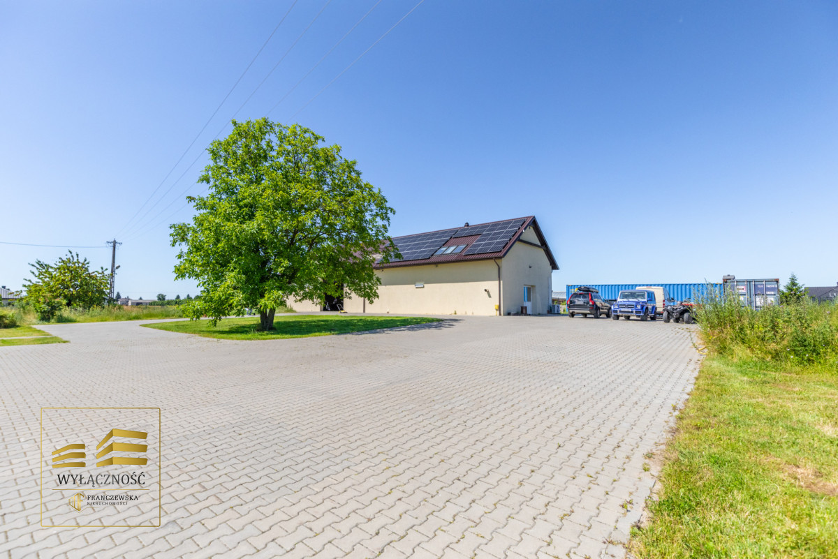 Dom, hala, działki