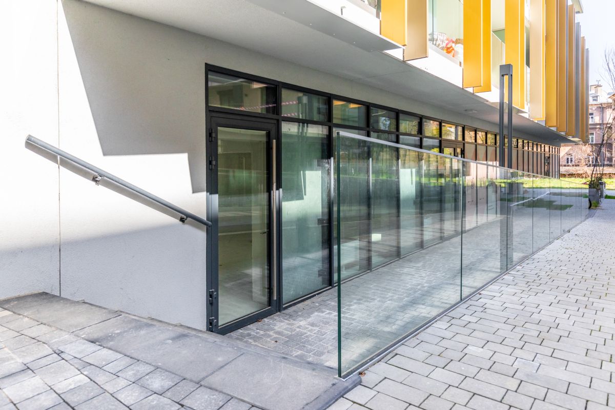 Lokal o pow. 145 m2 z witrynami Centrum