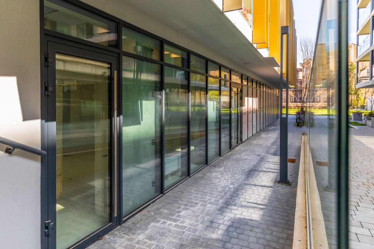 Lokal o pow. 145 m2 z witrynami Centrum