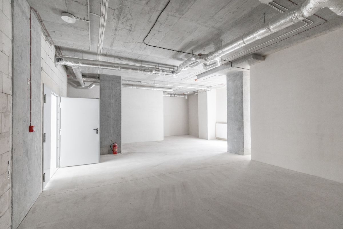 Lokal o pow. 145 m2 z witrynami Centrum