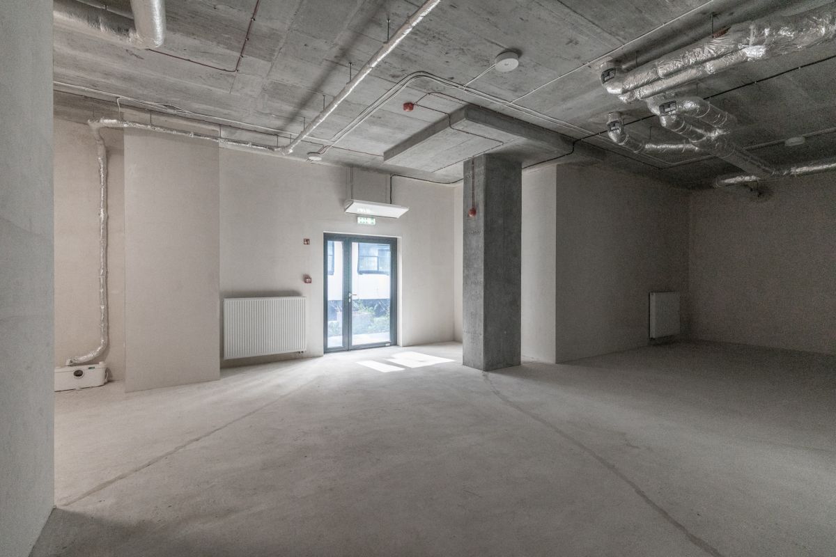 Lokal o pow. 145 m2 z witrynami Centrum