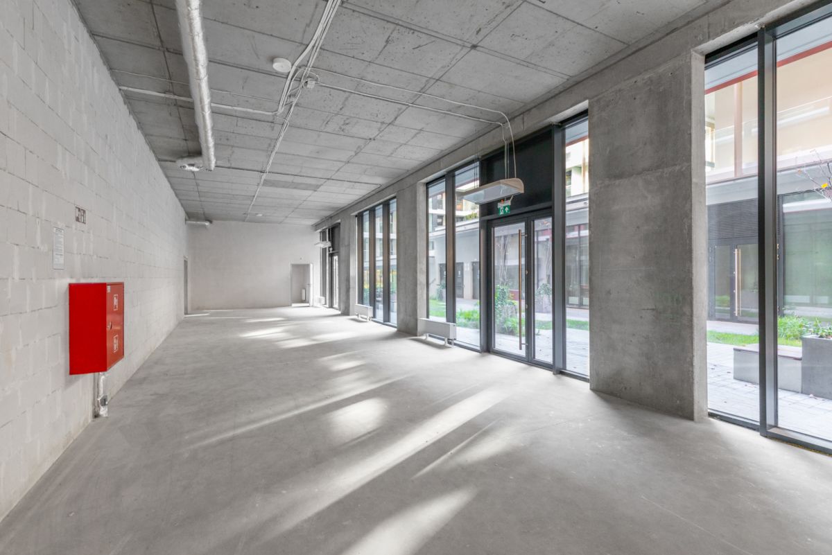 Lokal o pow. 112 m2 z witrynami Jasna/Wieniawska