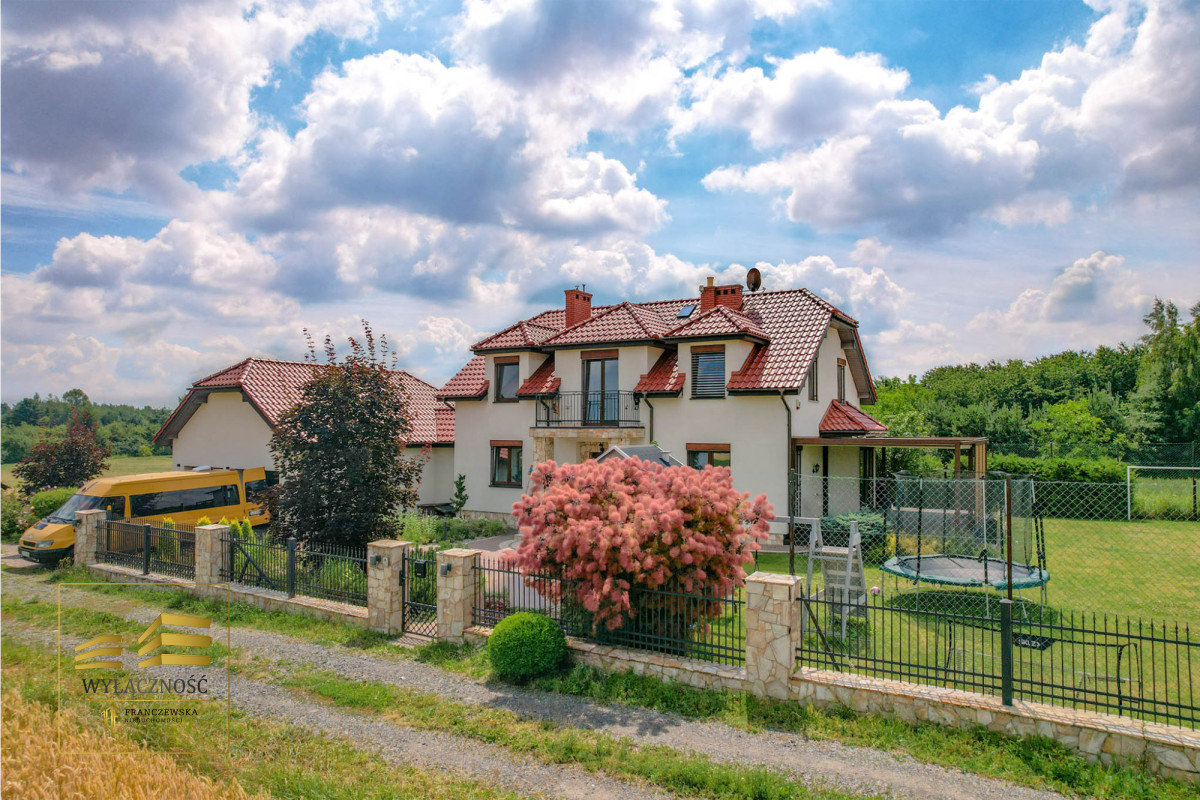 Dom wolnostojący, 5 pokoi, garaż 2 auta Uniszowice