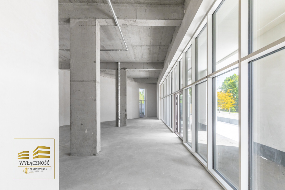 Lokal z witrynami, narożny 105m - Lublin, Węglinek