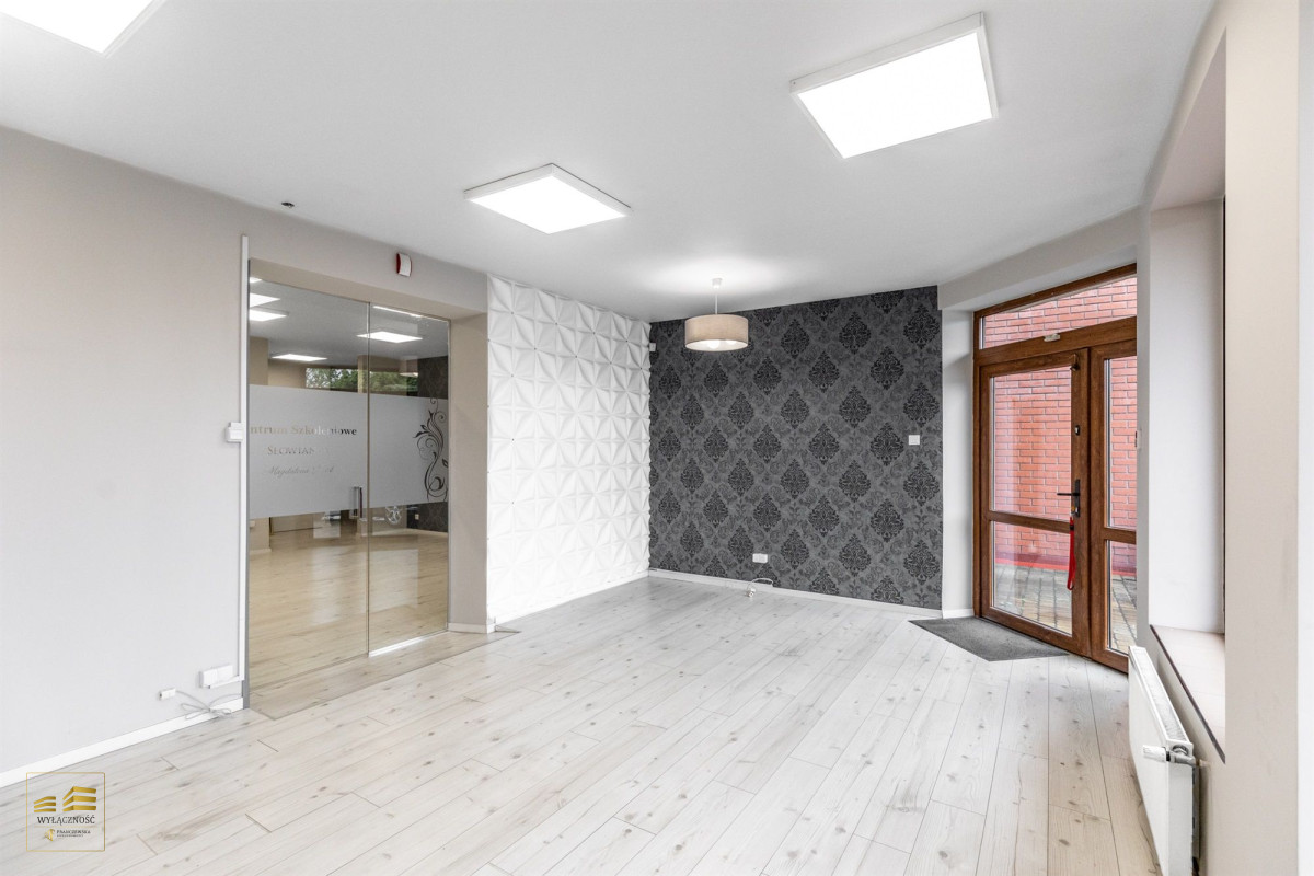 Lokal na parterze z witryną 210m2 - Lublin, Węglin
