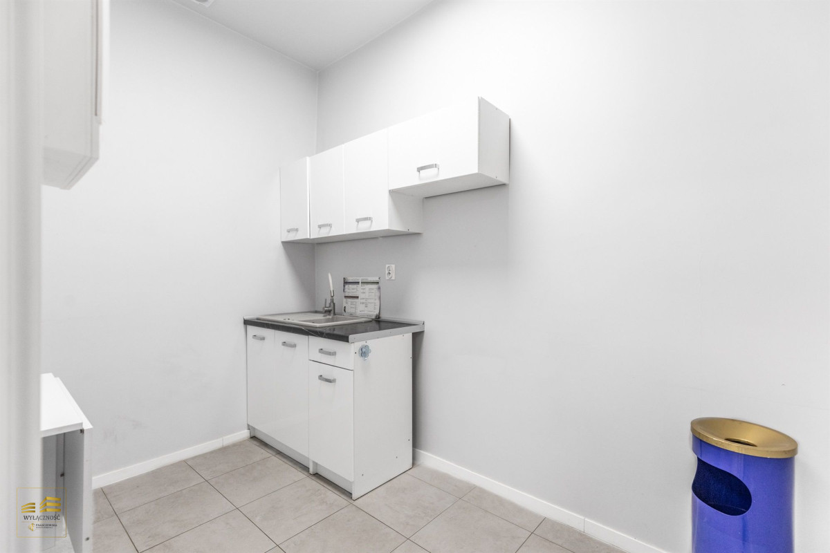 Lokal na parterze z witryną 210m2 - Lublin, Węglin