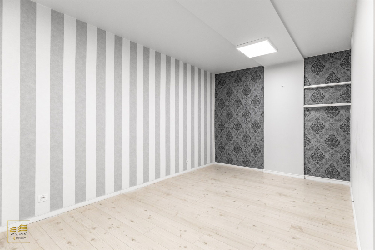 Lokal na parterze z witryną 210m2 - Lublin, Węglin