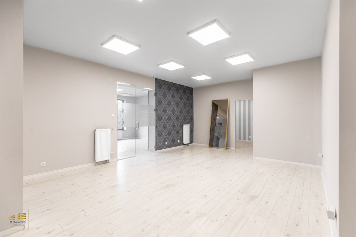 Lokal na parterze z witryną 210m2 - Lublin, Węglin