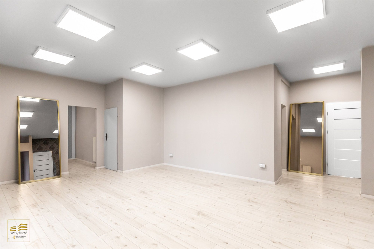 Lokal na parterze z witryną 210m2 - Lublin, Węglin