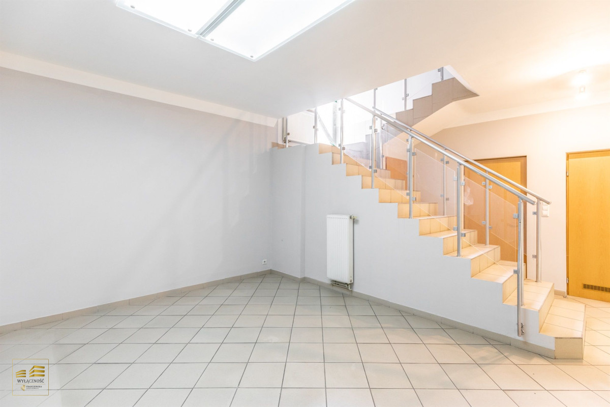Lokal na parterze z witryną 210m2 - Lublin, Węglin