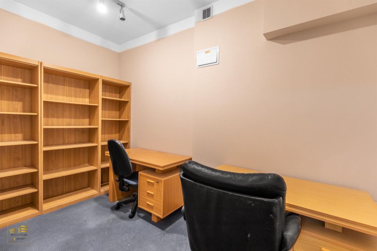 Lokal na parterze z witryną 210m2 - Lublin, Węglin