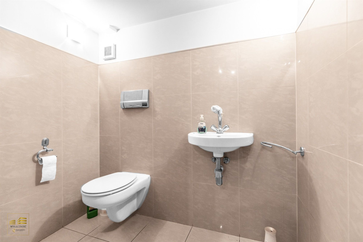 Lokal na parterze z witryną 210m2 - Lublin, Węglin