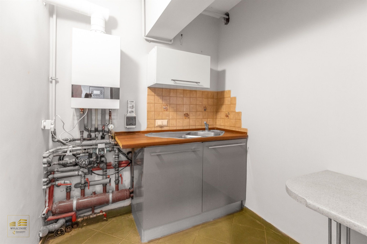 Lokal na parterze z witryną 210m2 - Lublin, Węglin
