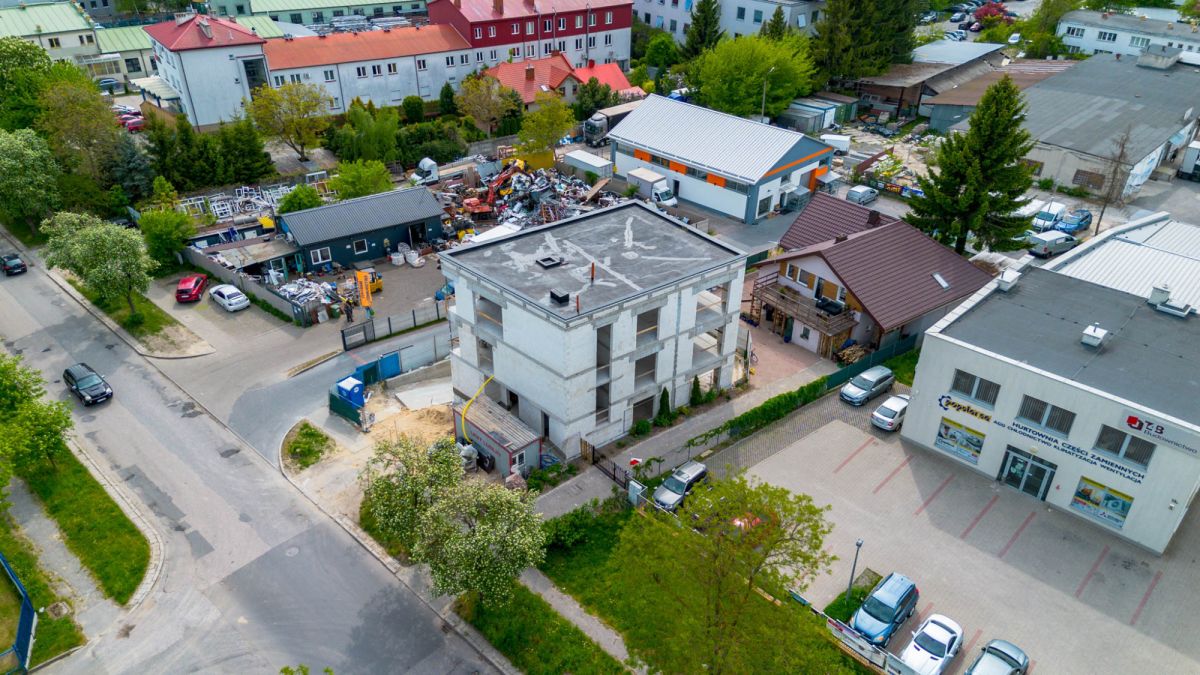 Budynek biurowo-usługowy z halą garażową - Lublin