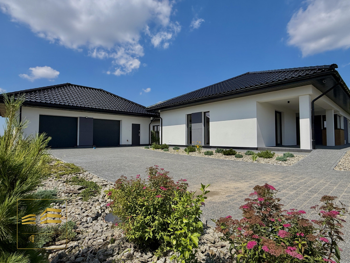 Nowy, parterowy dom przy lesie | 5 pokoi | 181 m2
