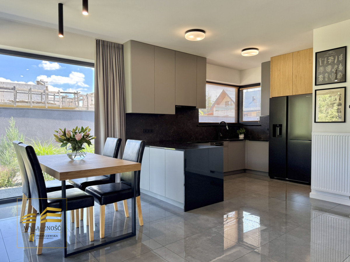 Nowy, parterowy dom przy lesie | 5 pokoi | 181 m2