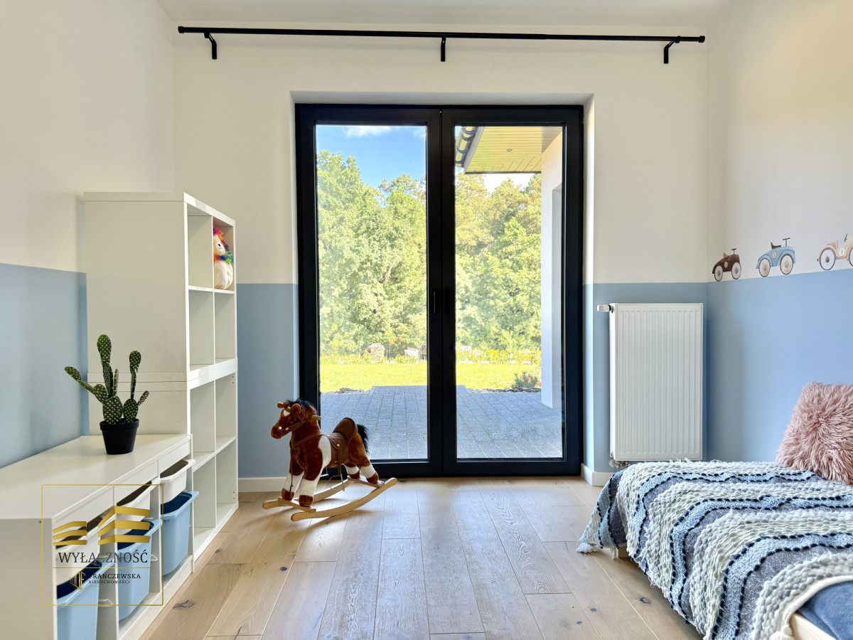 Nowy, parterowy dom przy lesie | 5 pokoi | 181 m2