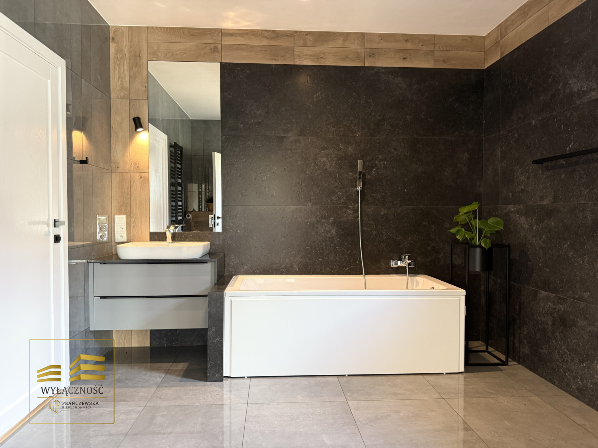 Nowy, parterowy dom przy lesie | 5 pokoi | 181 m2
