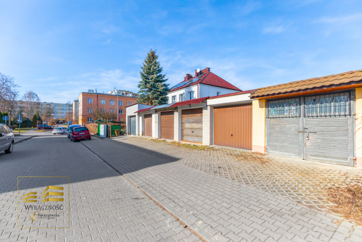 Bronowice, garaż wolnostojący