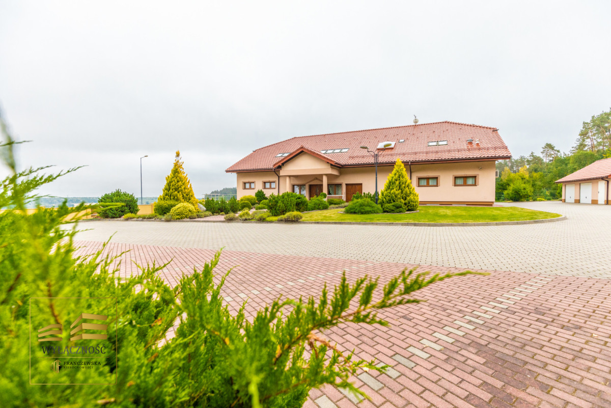 Hotel z restauracją 1500 m² - duża działka 4400 m²