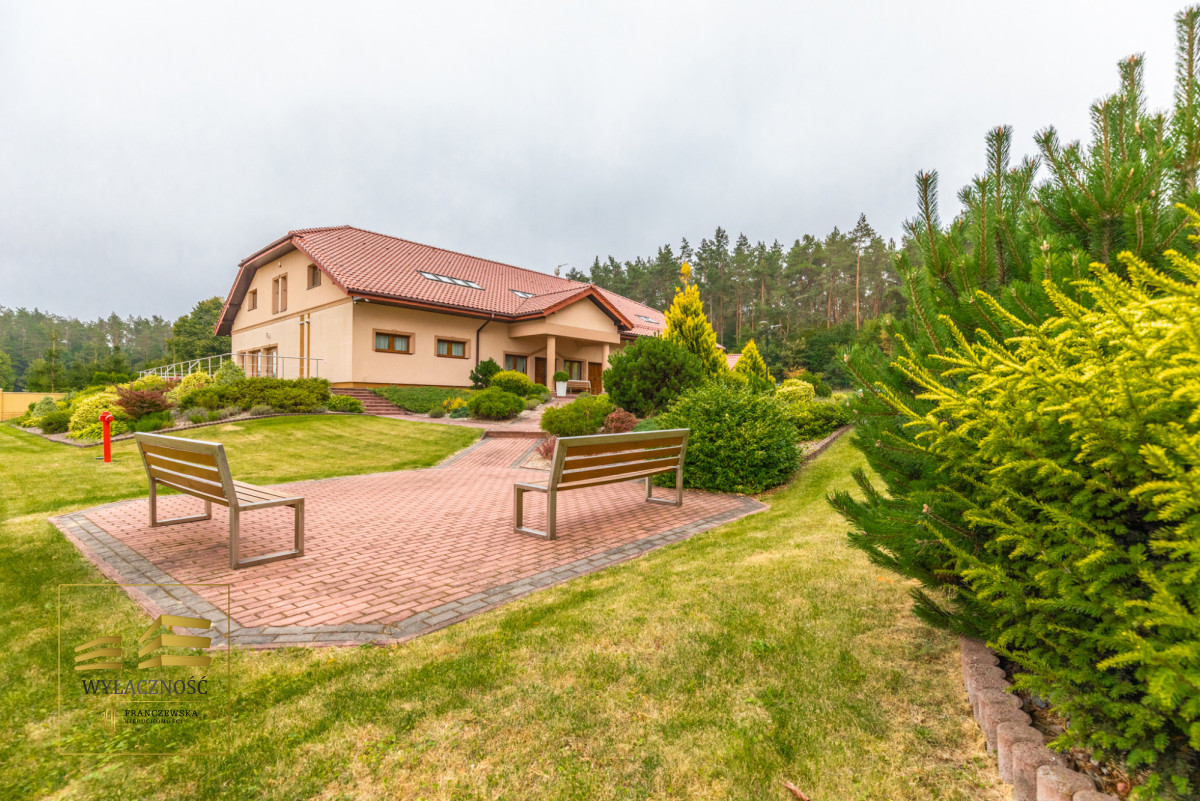 Hotel z restauracją 1500 m² - duża działka 4400 m²