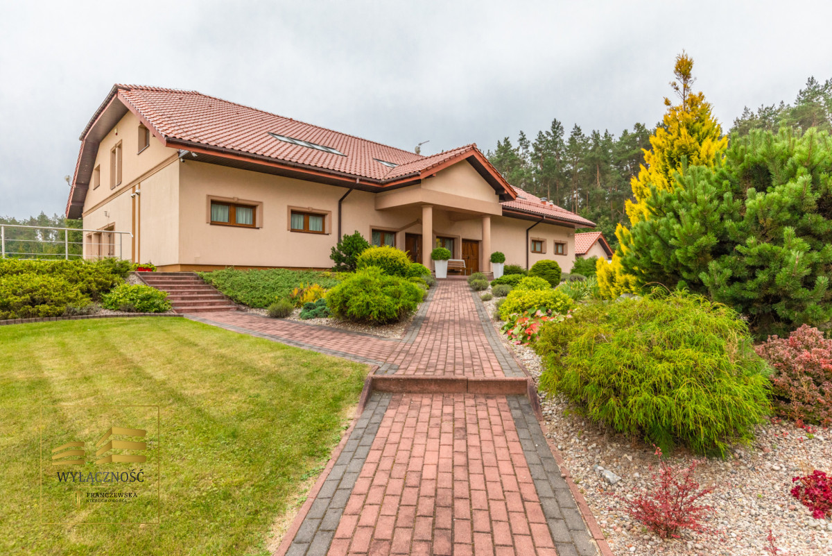 Hotel z restauracją 1500 m² - duża działka 4400 m²