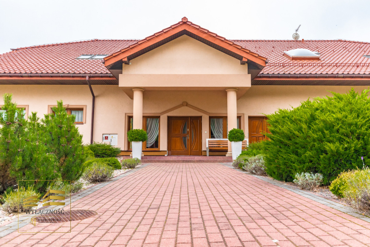 Hotel z restauracją 1500 m² - duża działka 4400 m²