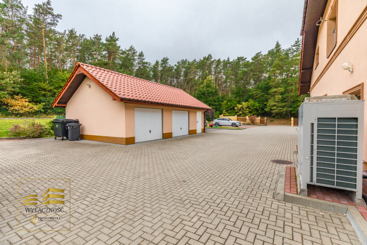 Hotel z restauracją 1500 m² - duża działka 4400 m²