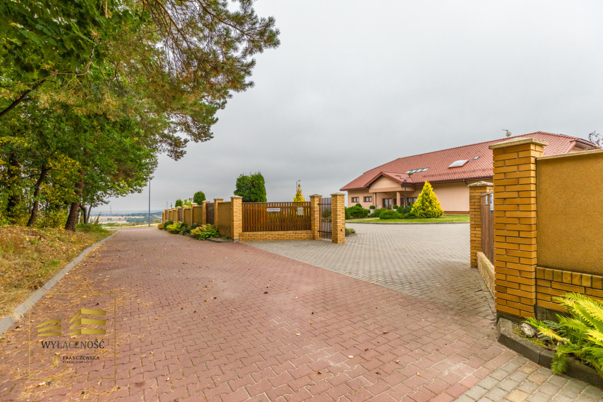 Hotel z restauracją 1500 m² - duża działka 4400 m²