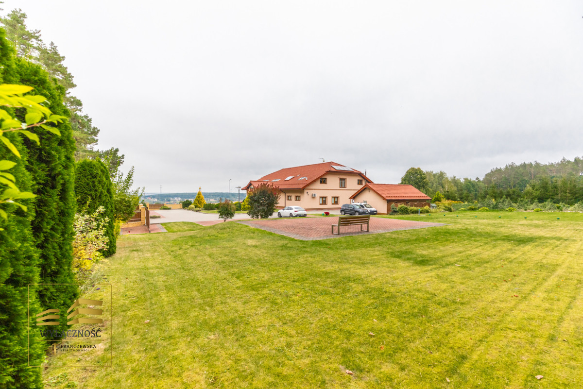 Hotel z restauracją 1500 m² - duża działka 4400 m²