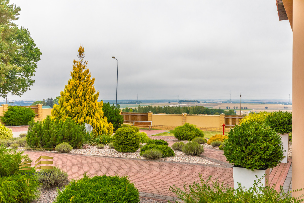 Hotel z restauracją 1500 m² - duża działka 4400 m²