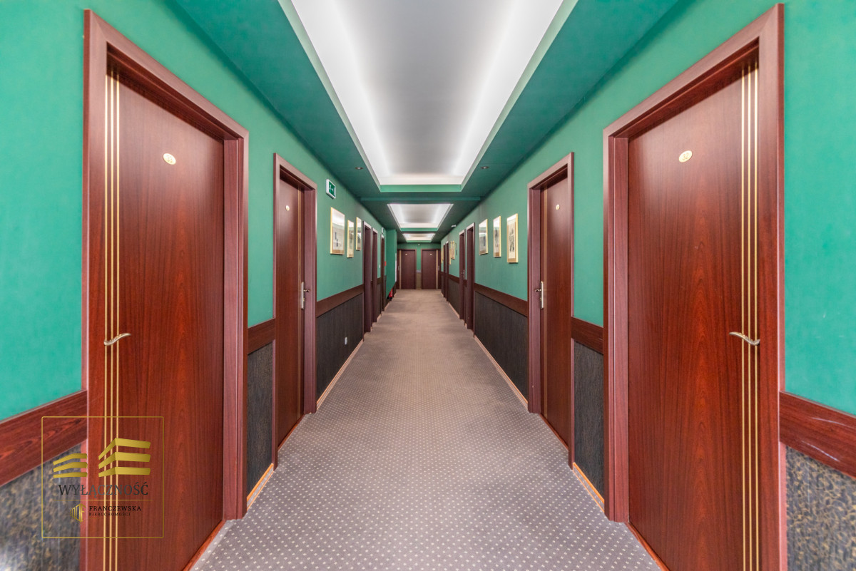 Hotel z restauracją 1500 m² - duża działka 4400 m²
