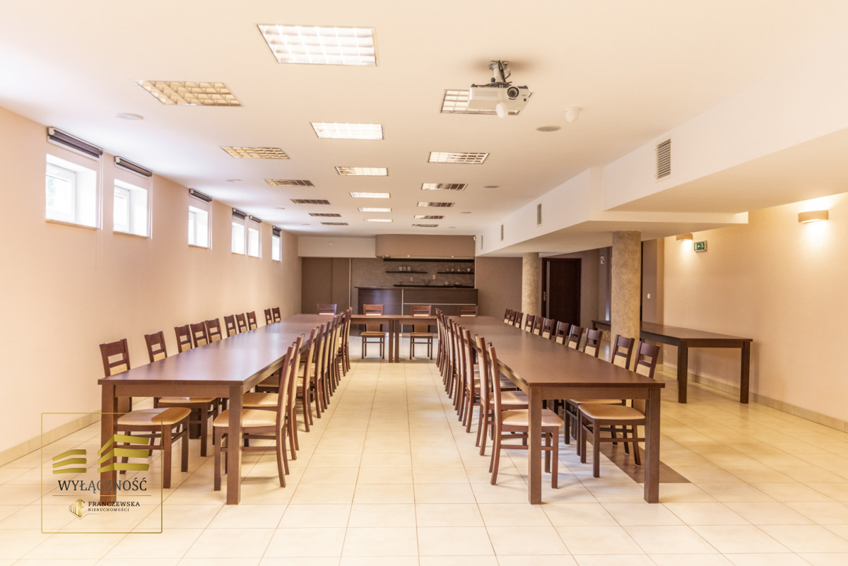 Hotel z restauracją 1500 m² - duża działka 4400 m²