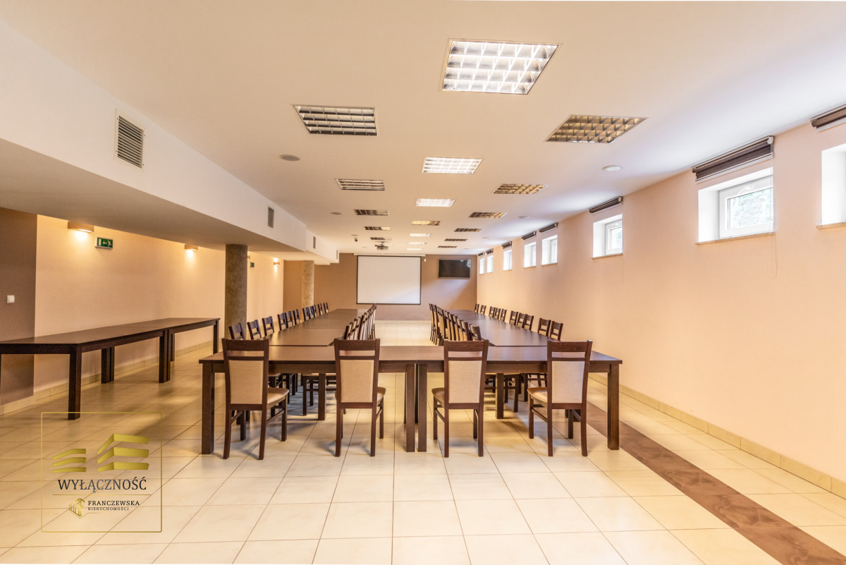 Hotel z restauracją 1500 m² - duża działka 4400 m²