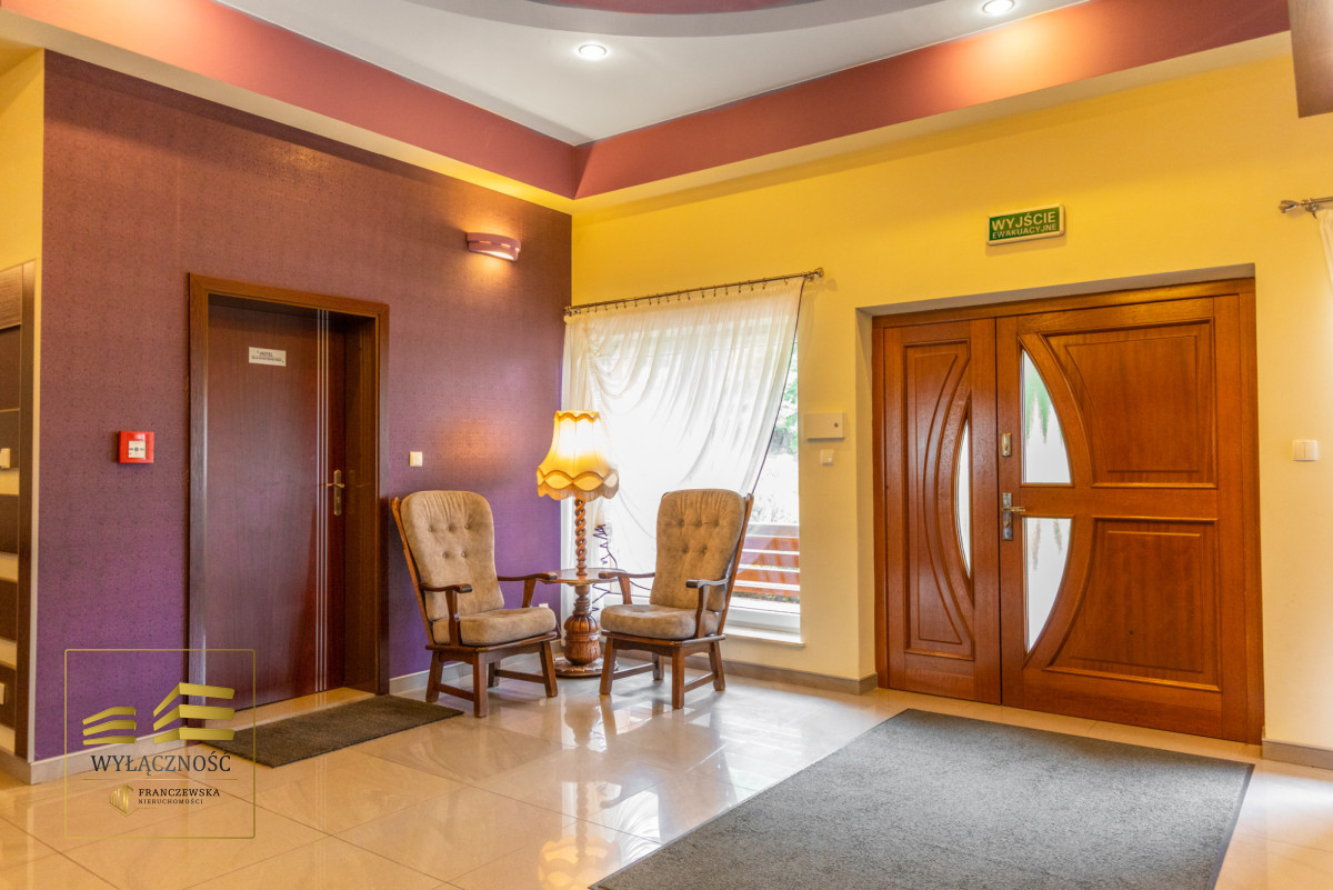 Hotel z restauracją 1500 m² - duża działka 4400 m²