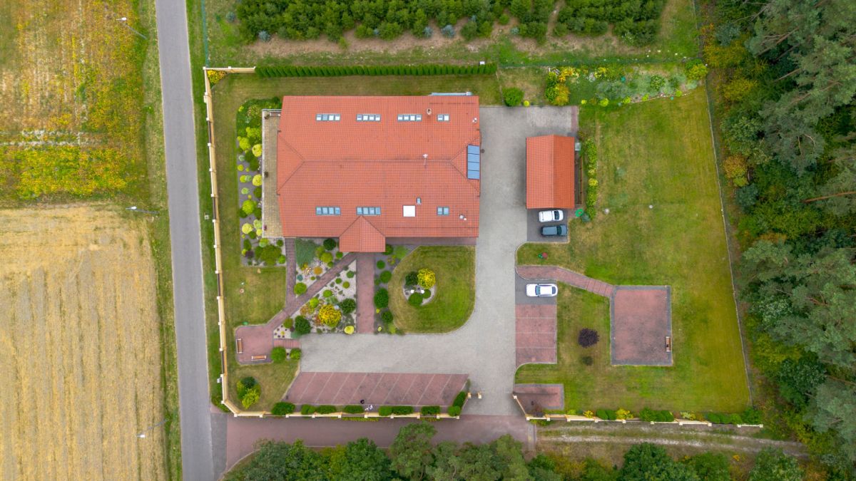 Hotel z restauracją 1500 m² - duża działka 4400 m²