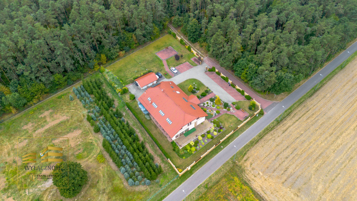 Hotel z restauracją 1500 m² - duża działka 4400 m²