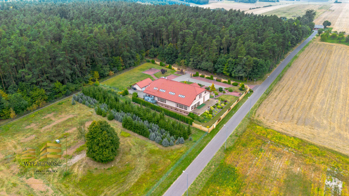 Hotel z restauracją 1500 m² - duża działka 4400 m²