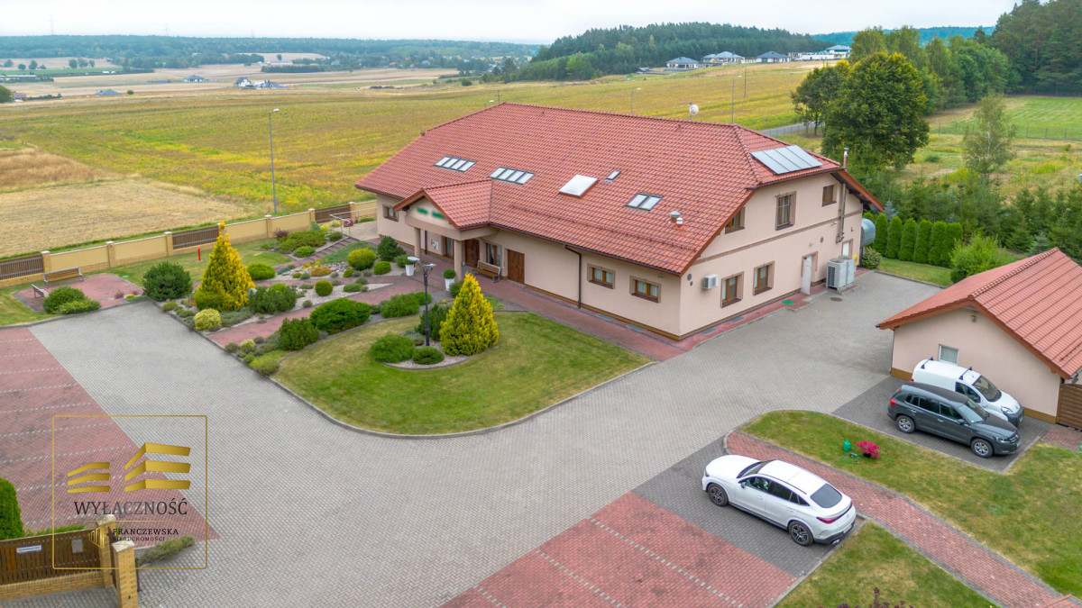 Hotel z restauracją 1500 m² - duża działka 4400 m²