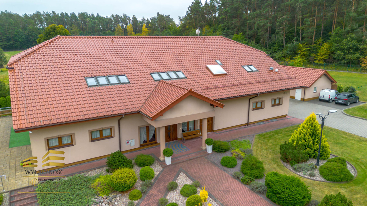 Hotel z restauracją 1500 m² - duża działka 4400 m²