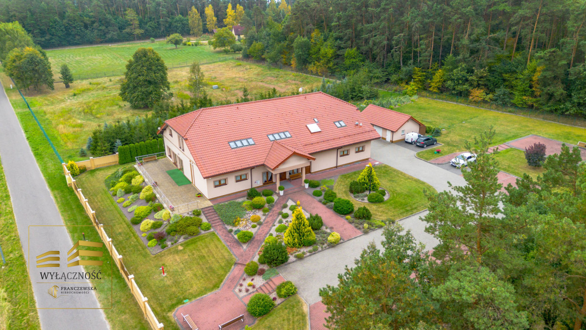 Hotel z restauracją 1500 m² - duża działka 4400 m²