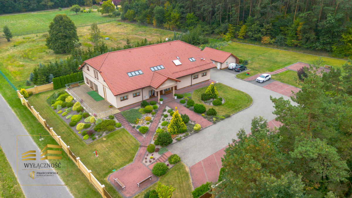 Hotel z restauracją 1500 m² - duża działka 4400 m²