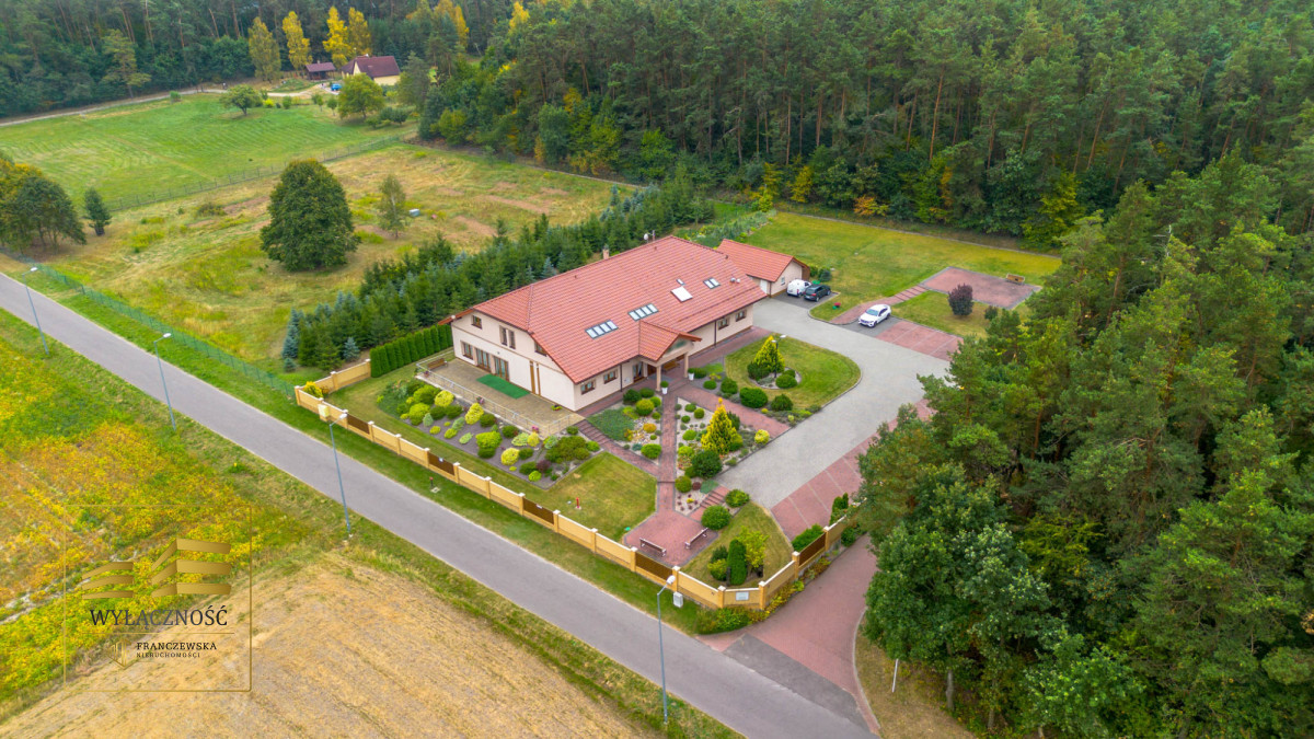 Hotel z restauracją 1500 m² - duża działka 4400 m²