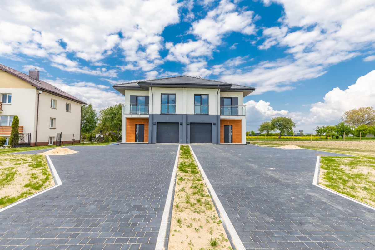 Połówka bliźniaka z działką 1500m2