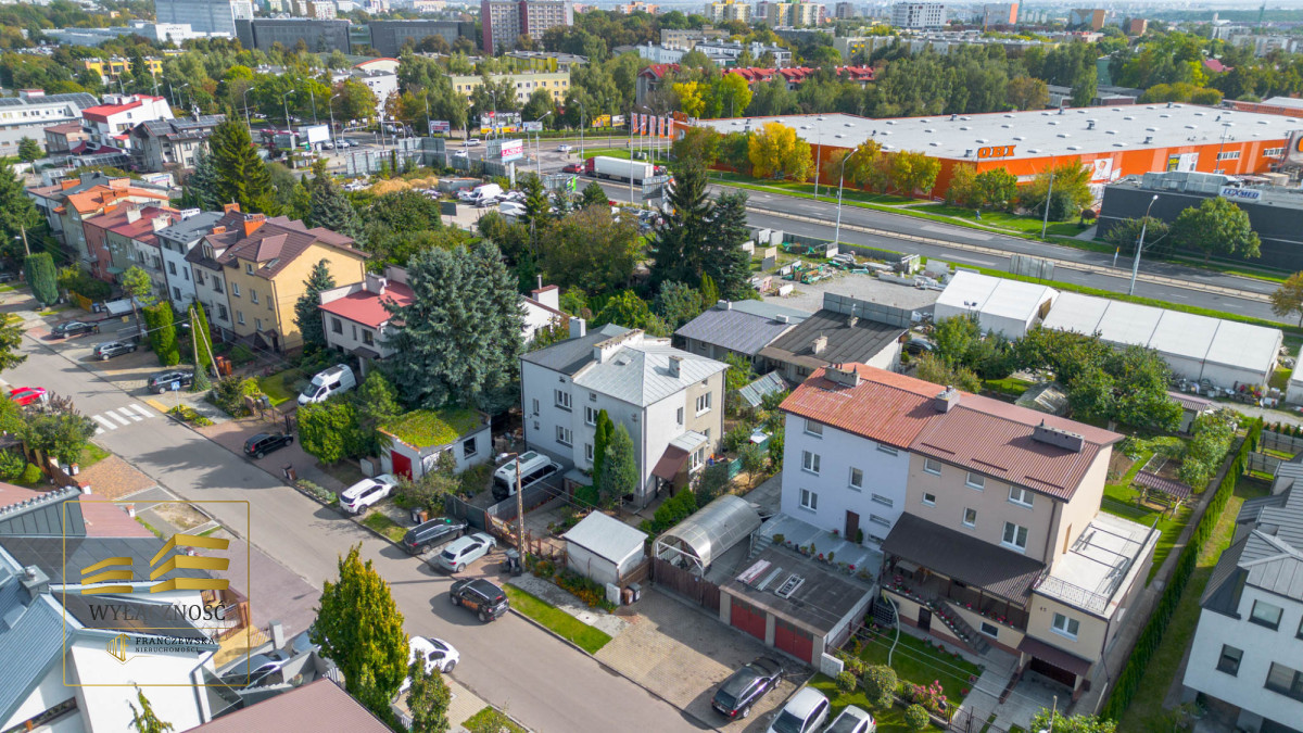 Pół bliźniaka, lokal usługowy, działka z najemcami