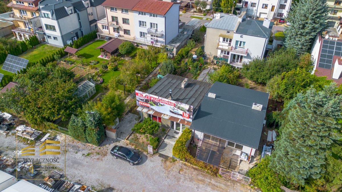 Pół bliźniaka, lokal usługowy, działka z najemcami